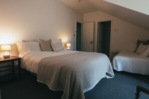 Comfort Double Room, Non Smoking, Private Bathroom | Free WiFi - MacTaverne (Val-David)