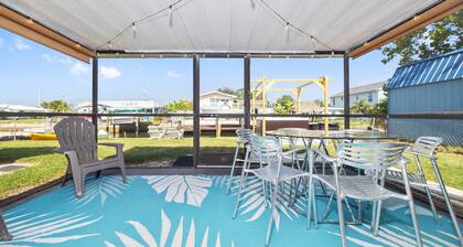 Waterfront 2BR Jacuzzi, Private Dock, Gulf Access, Dogs OK, Open for Scalloping!