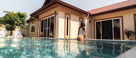 Villa Grand, 3 habitaciones, vistas a la piscina | Vistas desde el alojamiento