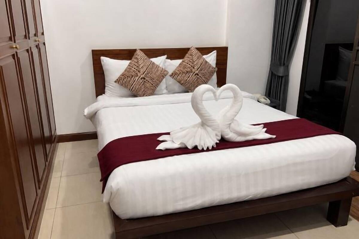 3 bedrooms, hypo-allergenic bedding, free minibar items