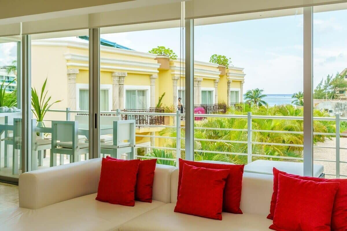 Partial ocean view; wake up to breathtaking sunrises!
