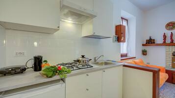 Standard Studio (Casa Gio) | Private kitchen | Fridge, stovetop, coffee/tea maker, electric kettle