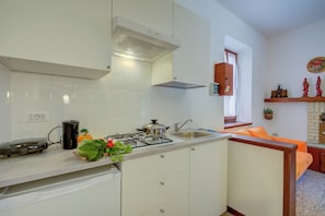 Standard Studio (Casa Gio) | Private kitchen | Fridge, stovetop, coffee/tea maker, electric kettle