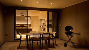 Deluxe-værelse - ikke-ryger - kæledyr tilladt (2Double Beds+2 Single Beds, PAX 6) | Terrasse/gårdhave