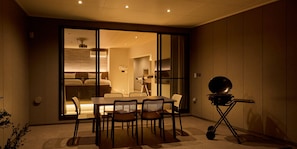 Chambre Deluxe, non-fumeurs, animaux de compagnie acceptés (2Double Beds+2 Single Beds, PAX 6) | Terrasse/Patio