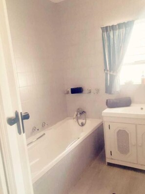 Bathroom - Bartis Home (Vanderbijlpark)