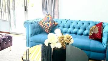 Classic Room, Balcony, Garden View | Living area