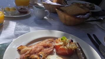 Free daily full breakfast