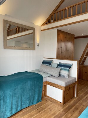 2 bedrooms - Beach Hut situated directly on the beach at Mudeford Spit, with an uninterrupted view across to the (Christchurch)