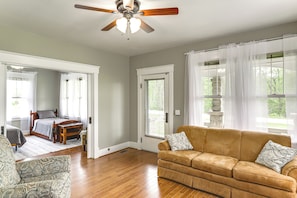TV - Beautiful Restored Historic Home Near Rabbit Hash (Petersburg)