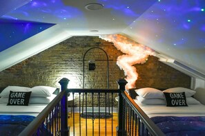 3 bedrooms, desk, iron/ironing board, travel crib