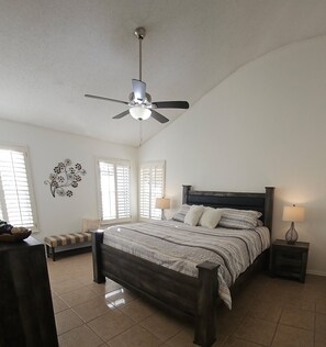 4 chambres, fer et planche à repasser, Wi-Fi, draps fournis