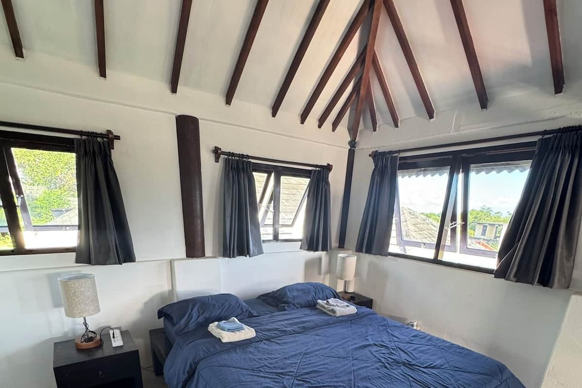 Room 8 Apartment with View and Balcony