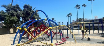 Spacious Upper Unit In Newport Beach w/ Ocean View, Free WIFI, and pet-friendly