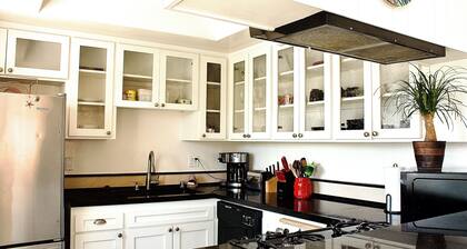 Spacious Upper Unit In Newport Beach w/ Ocean View, Free WIFI, and pet-friendly