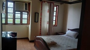 3 chambres, fer et planche à repasser, Wi-Fi, draps fournis