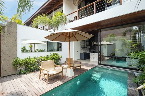 Outdoor pool, pool umbrellas