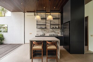 Villa Deluxe, 2 chambres, balcon, vue piscine | Salle à manger