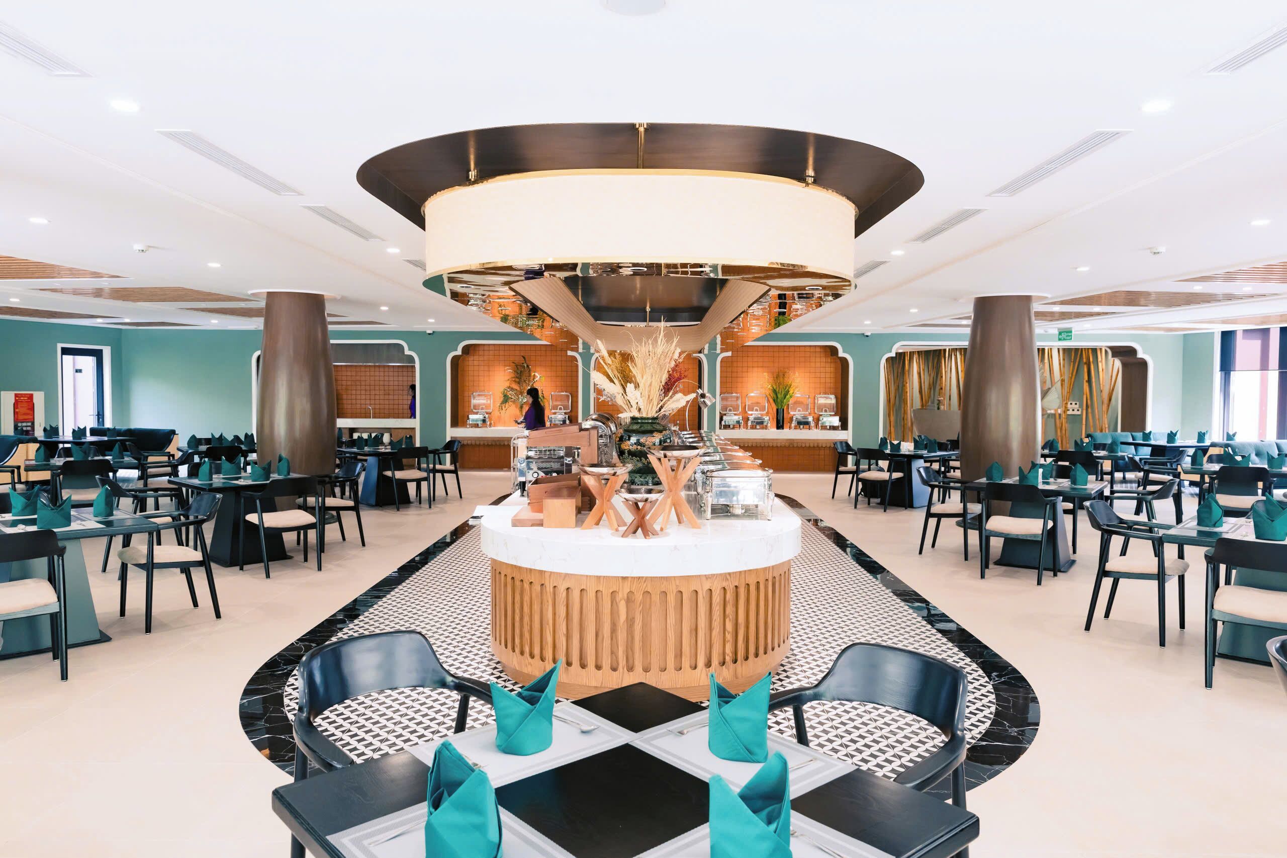 Café da manhã completo grátis todos os dias