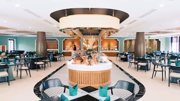 Café da manhã completo grátis todos os dias