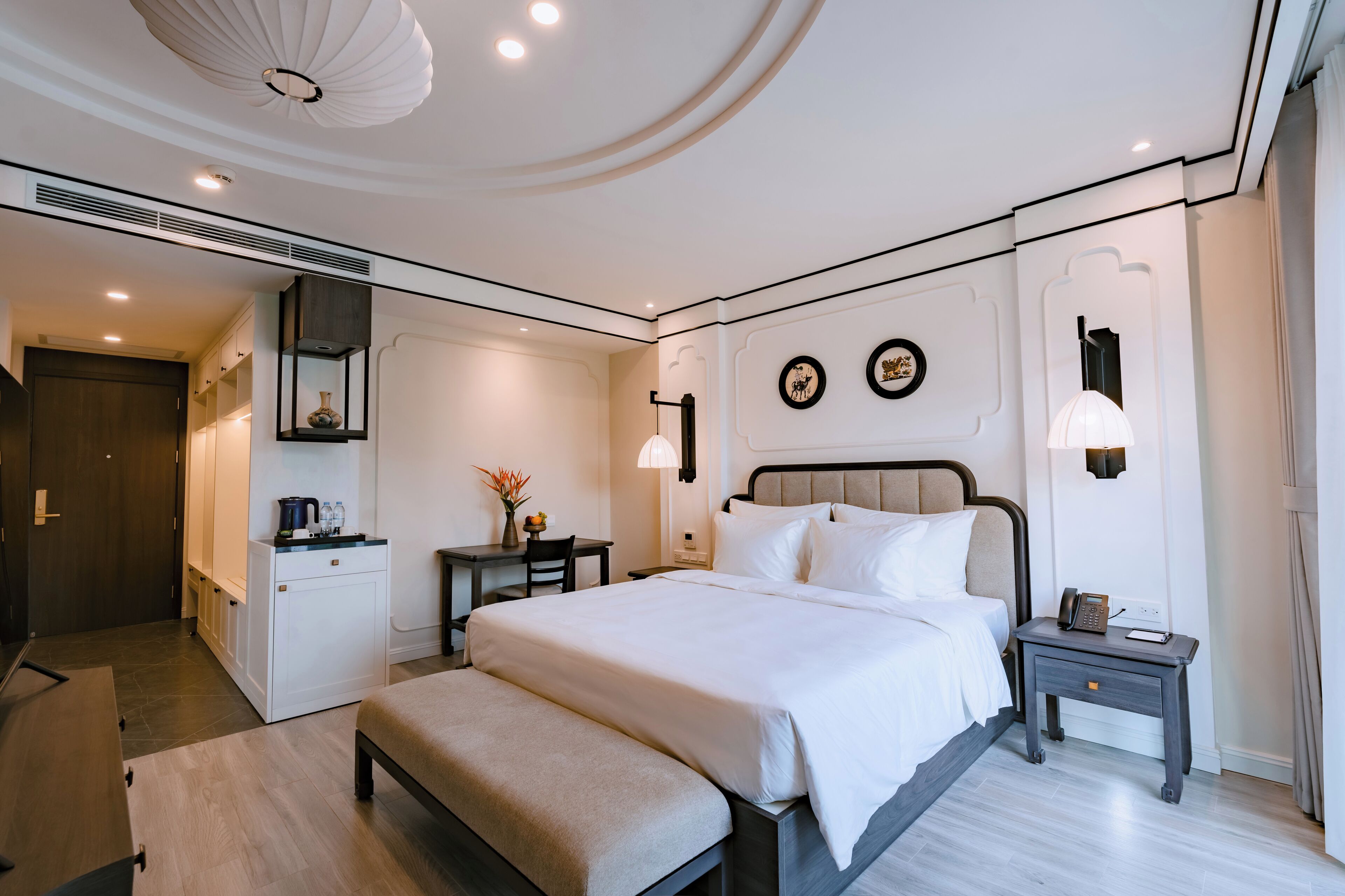 Deluxe-huone, 1 suuri parisänky, näköala mäelle | Oleskelualue