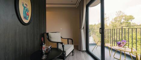Junior Suite, Garden View | Living area
