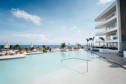 LUX 2BD Condo ONE Mambo Beach 21 by Bocobay