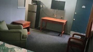 Deluxe Room, 1 King Bed, Non Smoking | Desk, laptop workspace, blackout drapes, iron/ironing board