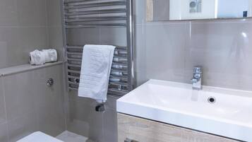 Douche, serviettes fournies