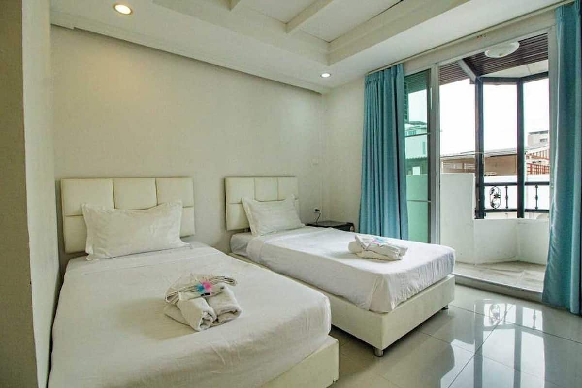 Superior Twin Room | Desk, free WiFi, bed sheets