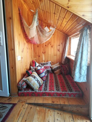 Charming 3-bedroom bed & breakfast with WiFi, AC in lovely Sighnaghi