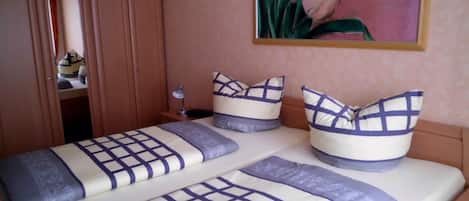 2 bedrooms, Internet, bed sheets