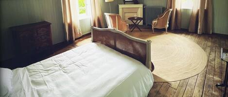 Phòng đôi phong cách cổ điển | Trang trí khác biệt, truy cập Internet không dây miễn phí