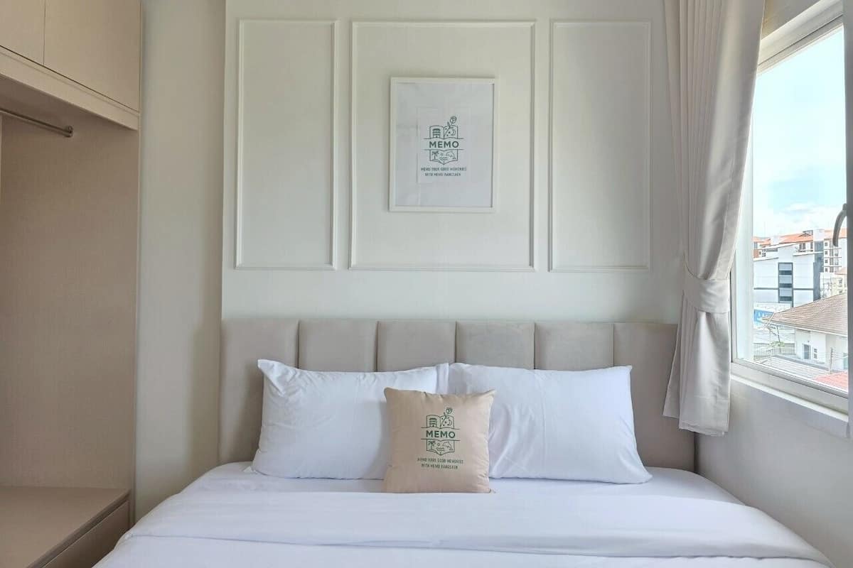 Standard Room, 1 King Bed | Desk, laptop workspace, free WiFi