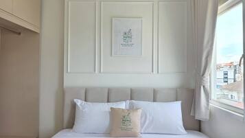 Quarto standard, 1 cama King | Escrivaninha, espaço de trabalho para notebook, Wi-Fi de cortesia