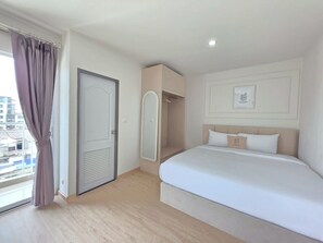 Standard Room, 1 King Bed | Desk, laptop workspace, free WiFi - Memo Bangsaen (Chonburi)