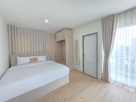 Standard Room, 1 King Bed | Desk, laptop workspace, free WiFi