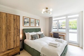 3 bedrooms, iron/ironing board, internet, bed sheets