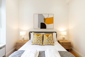 1 habitación, tabla de planchar con plancha, internet y ropa de cama 