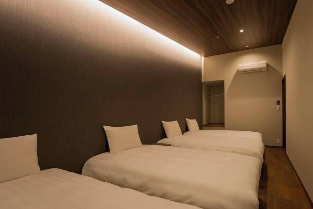 办公桌、免费 WiFi、特色装修、床单