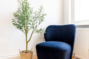 Interior - Upscale & Serene Getaway - Prime Chelsea Location! (London)