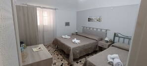 3 bedrooms, free WiFi, bed sheets - At 50 mt from the center of Corleone cozy facility with free bike shelter (Corleone)