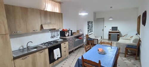 At 50 mt from the center of Corleone cozy facility with free bike shelter