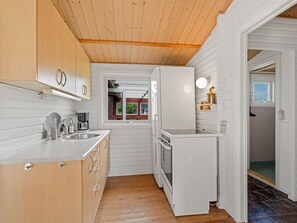 Fridge, microwave, dishwasher, cookware/dishes/utensils