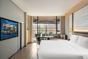 浪漫双人房, 1 张特大床, 无烟房, 花园景观 | 高档床上用品、记忆海绵床垫、迷你吧、办公桌