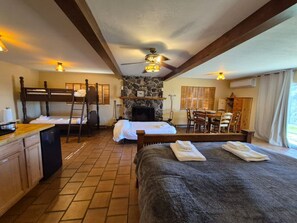 4 bedrooms, desk, iron/ironing board, WiFi