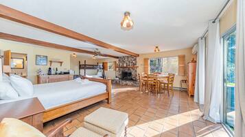 4 camere, una scrivania, ferro/asse da stiro, Wi-Fi