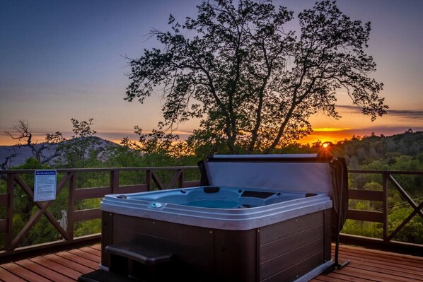 Outdoor spa tub