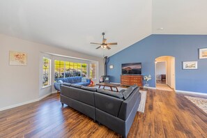 Televisie en een open haard