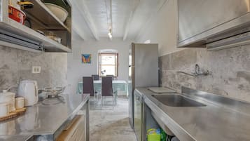 Departamento familiar, varias habitaciones (Casa Lussingrande) | Cocina privada | Refrigerador, horno, parrilla de estufa y lavavajillas